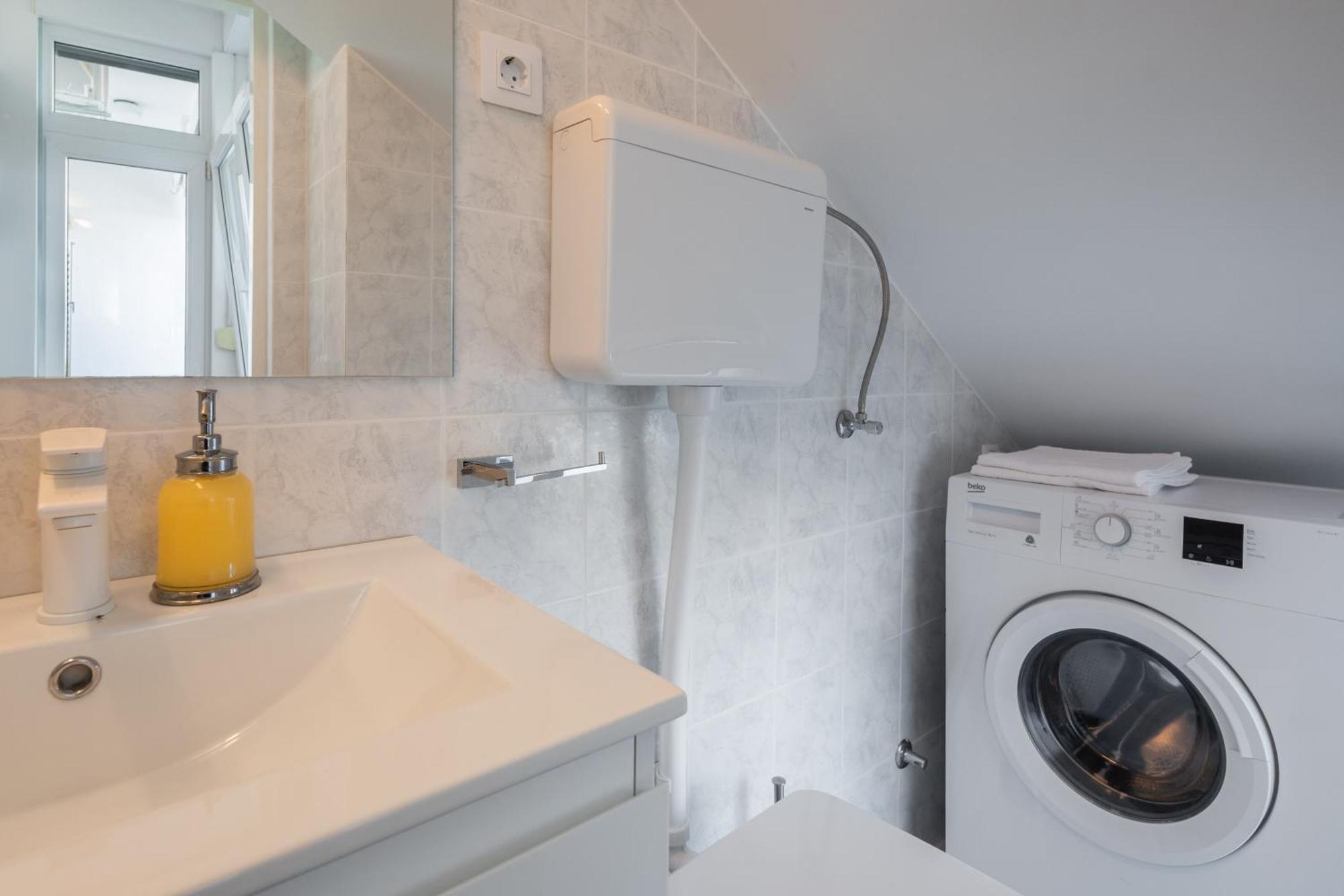 East Side Apartment Omiš Екстериор снимка
