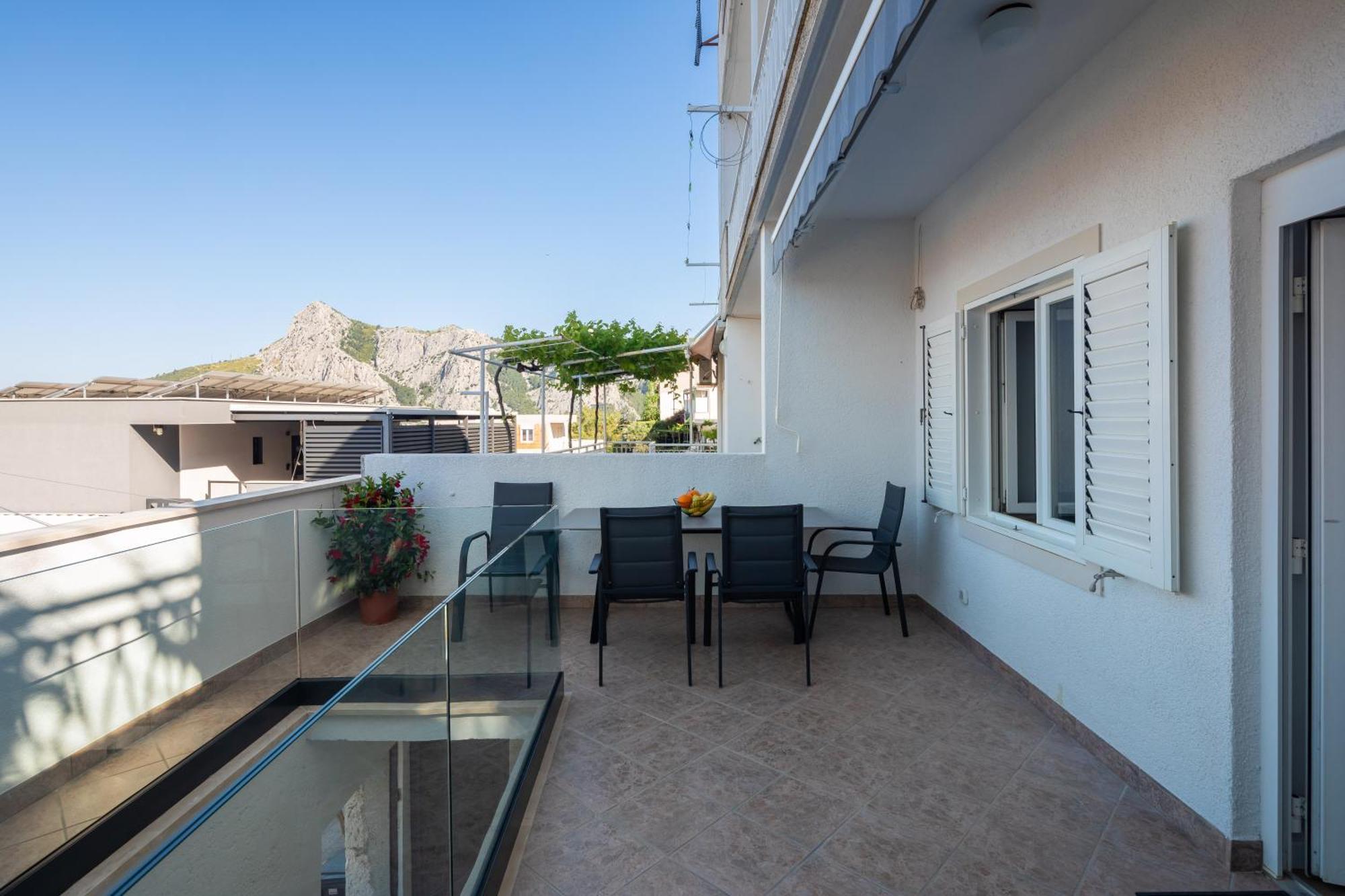 East Side Apartment Omiš Екстериор снимка